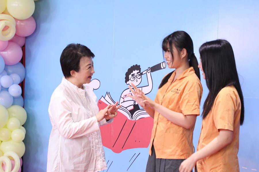 台中市高級中等以下學校畢業生市長獎合影 (6)