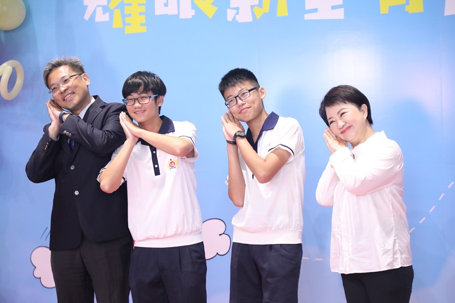 台中市高級中等以下學校畢業生市長獎合影 (13)