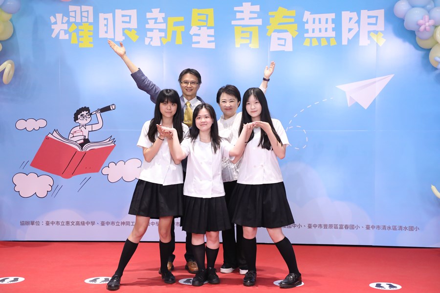 台中市高級中等以下學校畢業生市長獎合影 (37)