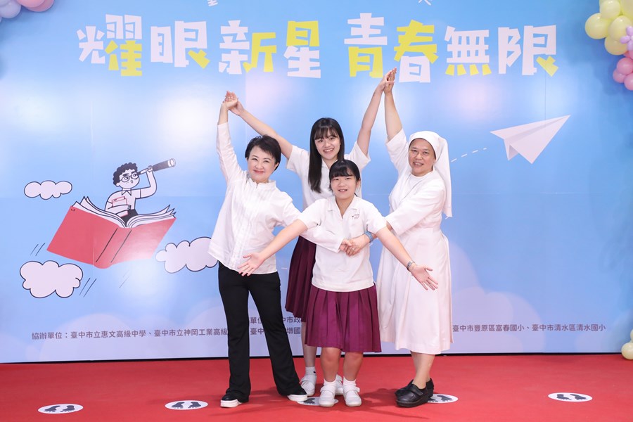 台中市高級中等以下學校畢業生市長獎合影 (45)