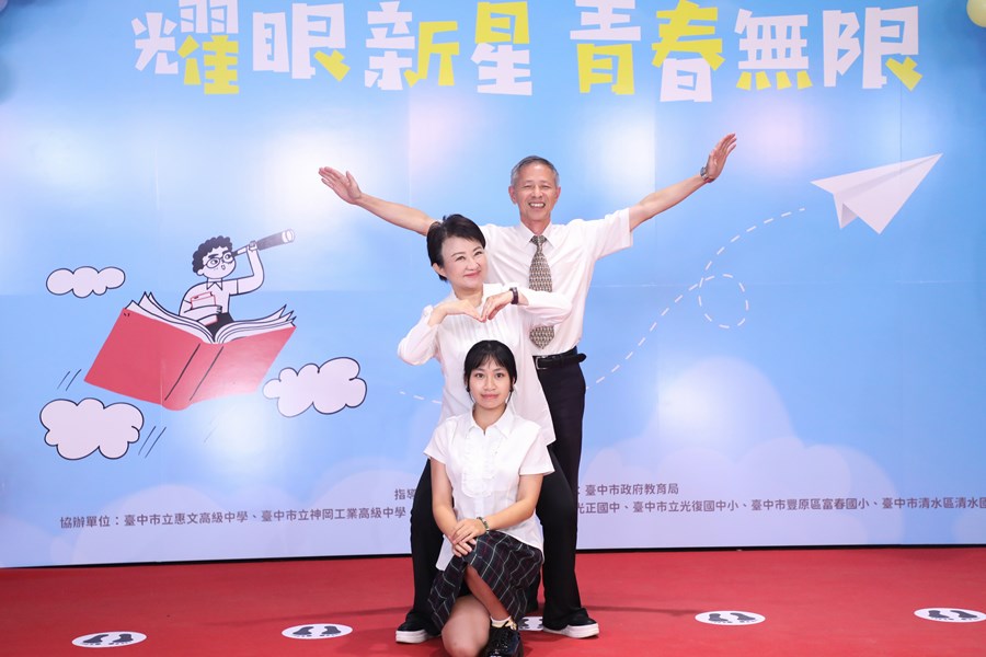 台中市高級中等以下學校畢業生市長獎合影 (66)