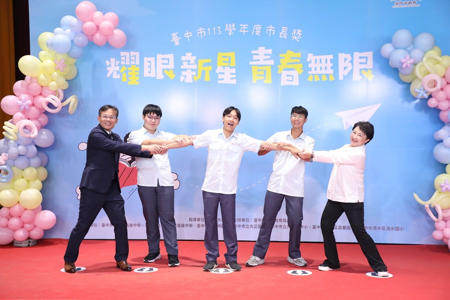 台中市高級中等以下學校畢業生市長獎合影 (68)