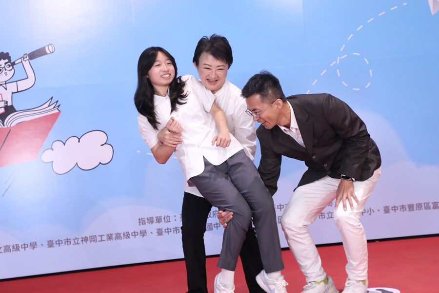 台中市高級中等以下學校畢業生市長獎合影 (84)