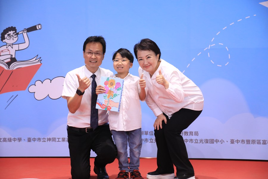 台中市高級中等以下學校市長獎與市長合影--TSAI (22)