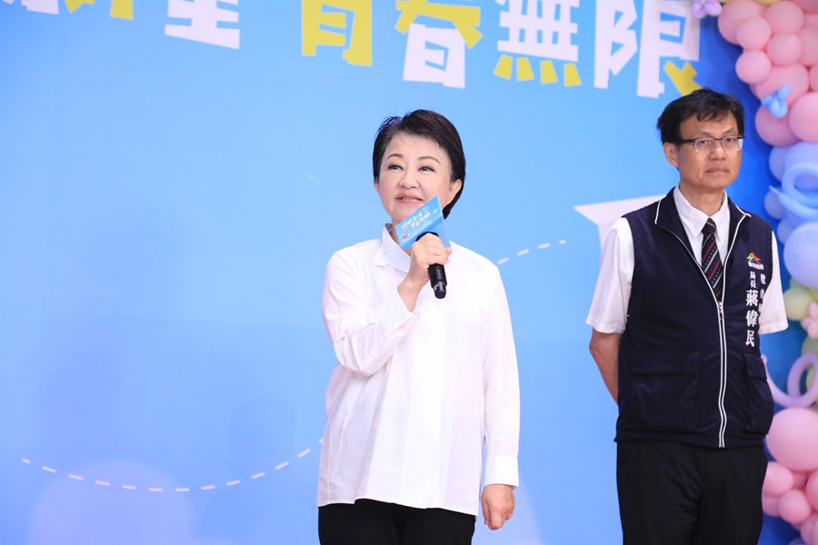 台中市高級中等以下學校市長獎與市長合影--TSAI (26)