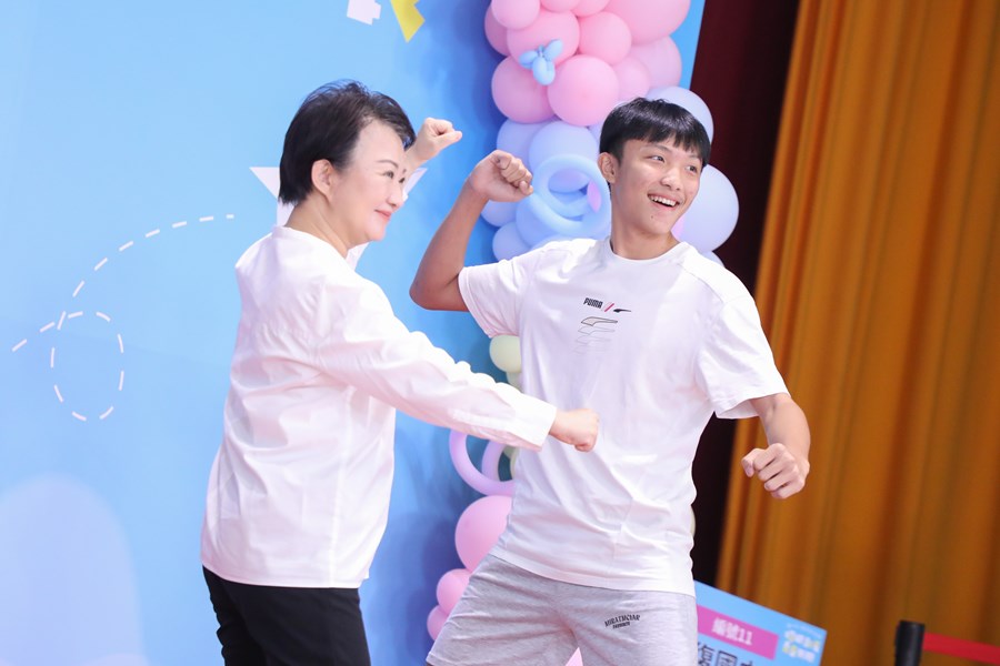 台中市高級中等以下學校畢業生市長獎合影 (6)