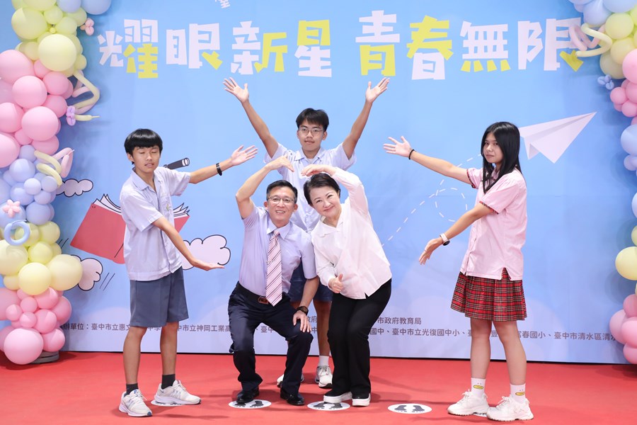 台中市高級中等以下學校畢業生市長獎合影 (22)