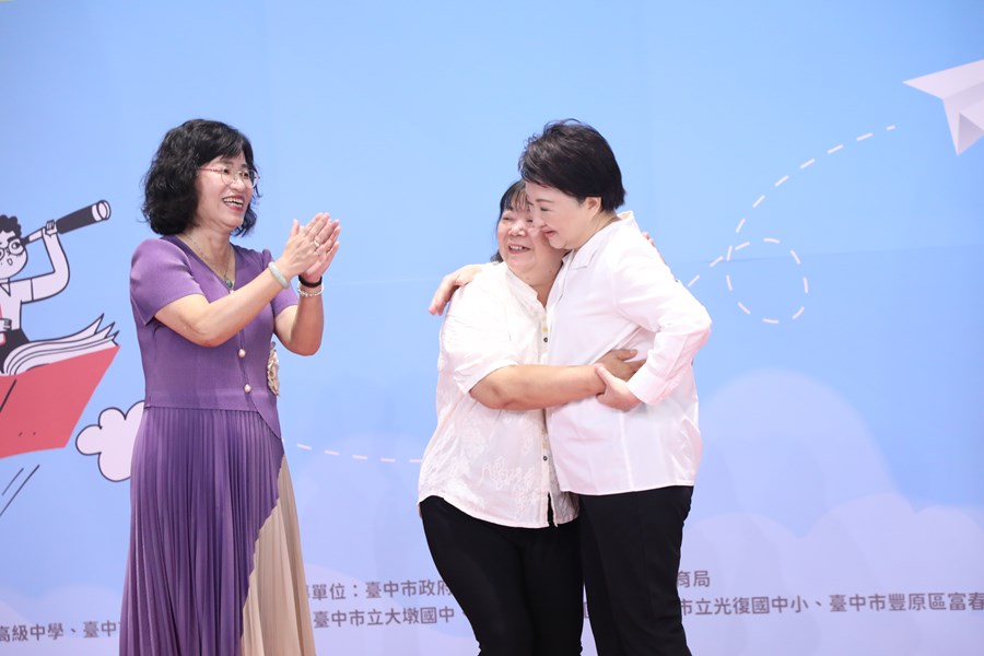 台中市高級中等以下學校畢業生市長獎合影 (30)