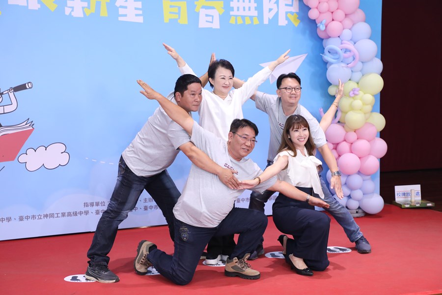台中市高級中等以下學校畢業生市長獎合影 (36)