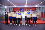 表揚本市選手參加2025亞洲自由車場地錦標賽及公路錦標賽成績優異--與市長大合照