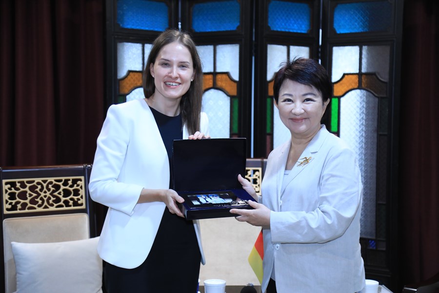 德國經濟辦事處首席代表暨處長蘭依樺博士 (Chief Representative & Executive Director Dr. Eva Langerbeck)蒞府拜會-----TSAI (2)