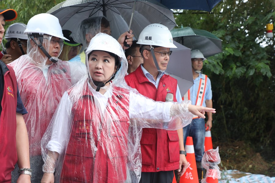 視察道路搶修復建工程