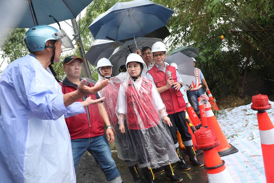 視察道路搶修復建工程