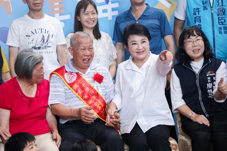 114年度台中市模範父親與市長有約合照活動