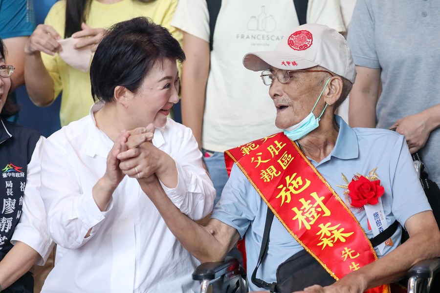 114年度台中市模範父親與市長有約合照活動