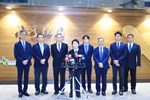 盧市長回國在桃園機場受訪--TSAI (2)
