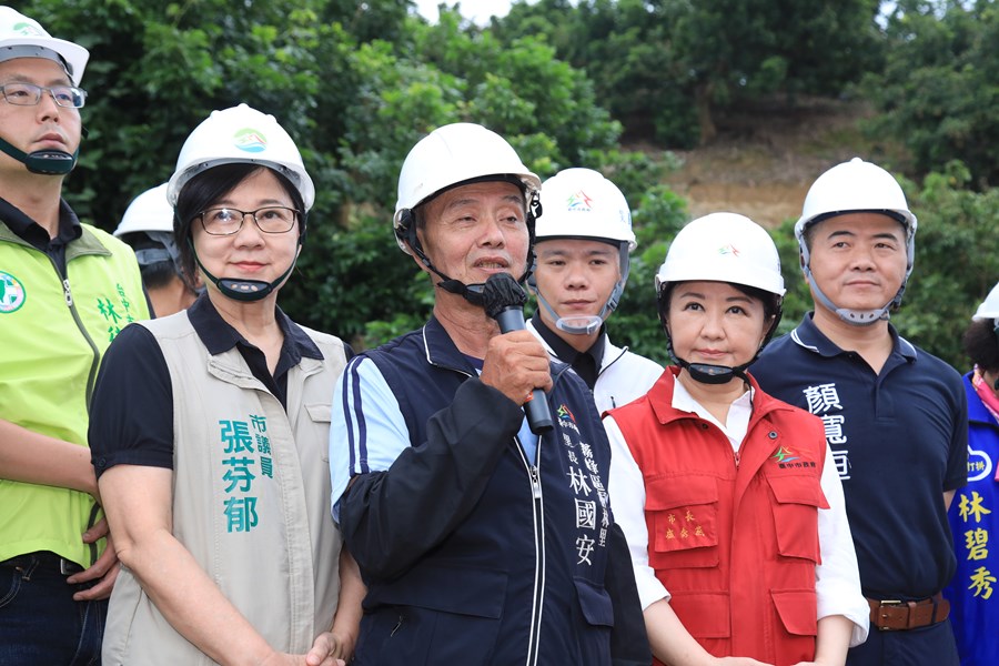 盧市長到霧峰暗坑巷視察農路災情搶修作業---TSAI (7)