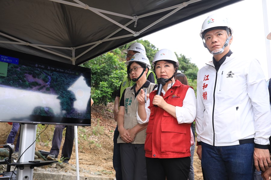 盧市長到霧峰暗坑巷視察農路災情搶修作業---TSAI (9)