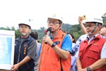 盧市長到霧峰暗坑巷視察農路災情搶修作業---TSAI (13)
