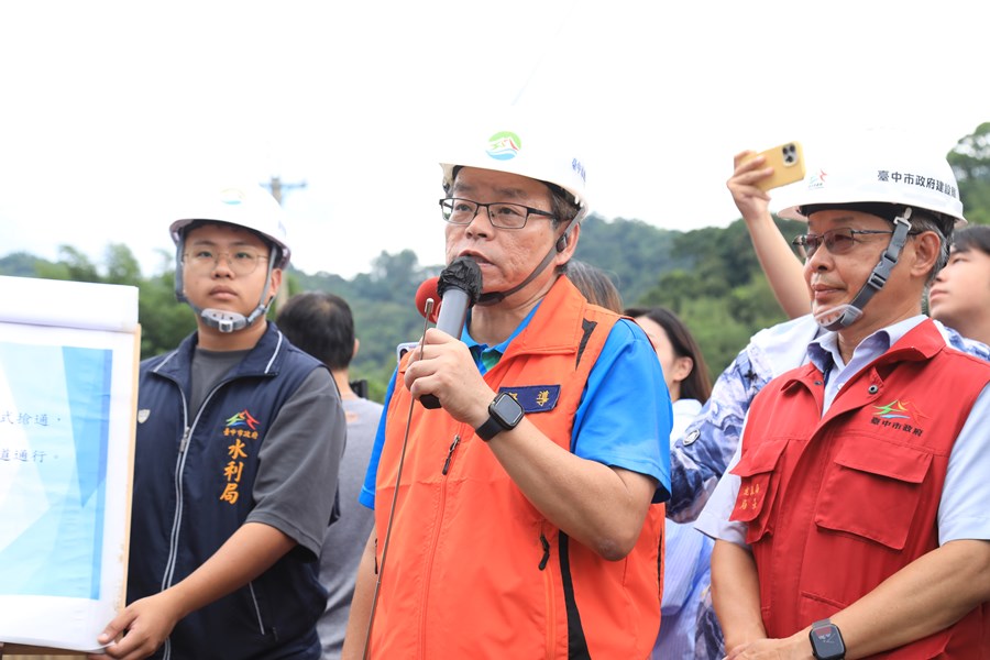 盧市長到霧峰暗坑巷視察農路災情搶修作業---TSAI (13)