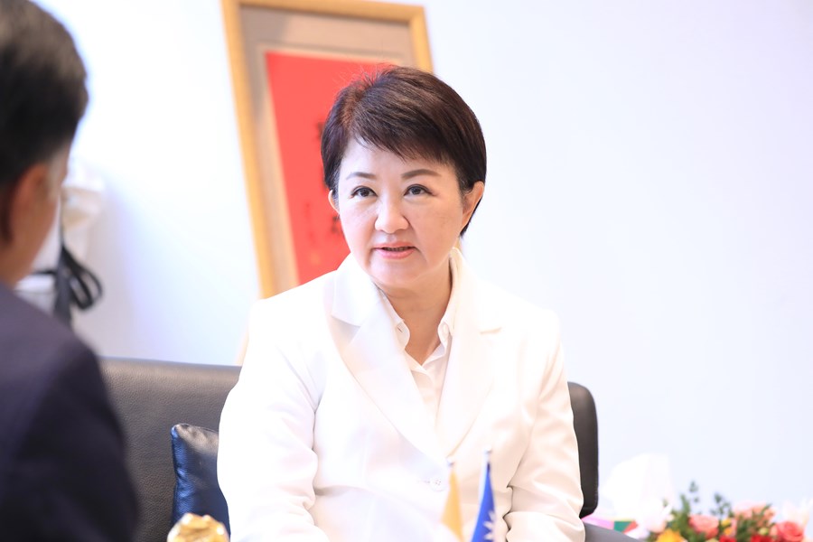 印度台北協會葉達夫(ManharsinhLaxmanbhai Yadav)會長等人蒞府拜會---TSAI (3)