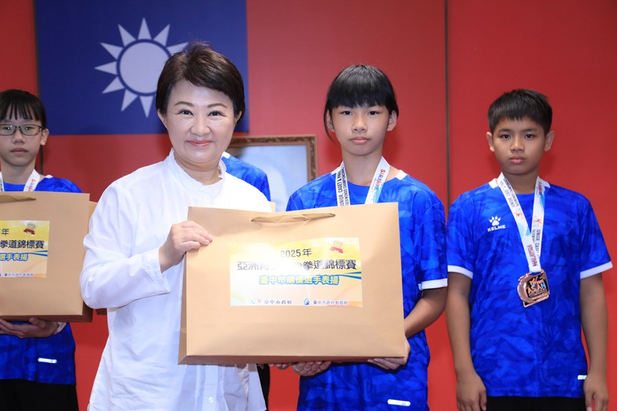 頒獎--頒發2025年亞洲青少年跆拳道錦標賽績優選手--銅牌--臺中市立新光國中   莊子瑩