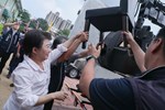 視察支援花蓮二手傢俱裝車情況
