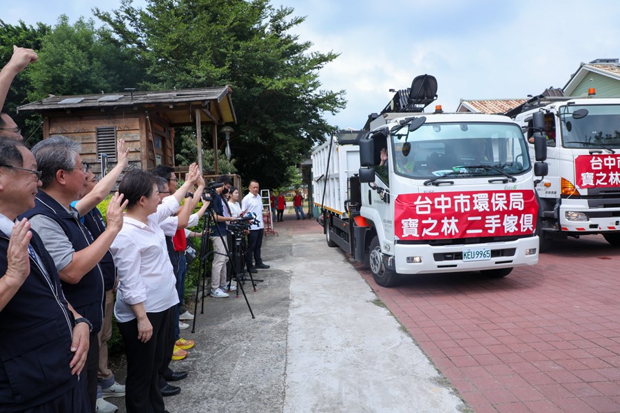 視察支援花蓮二手傢俱裝車情況