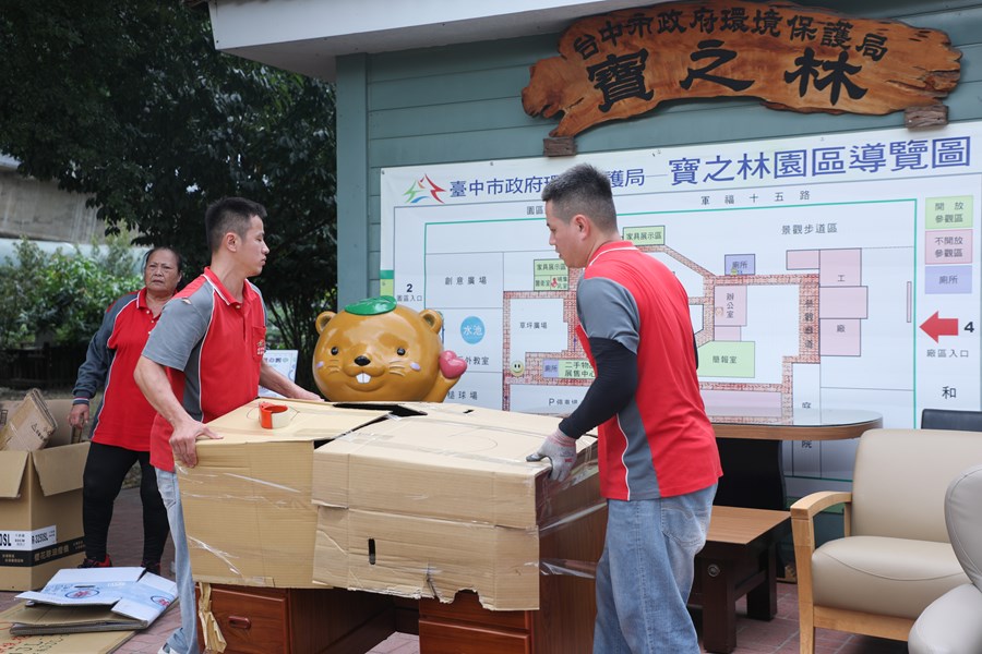 視察支援花蓮二手傢俱裝車情況