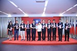 獻獎---本市榮獲2025亞太暨臺灣永續行動獎3金、4銀、7銅等15個獎項--由黃崇典秘書長率建設、農業、都發、社會、水利、教育等局處獻獎.