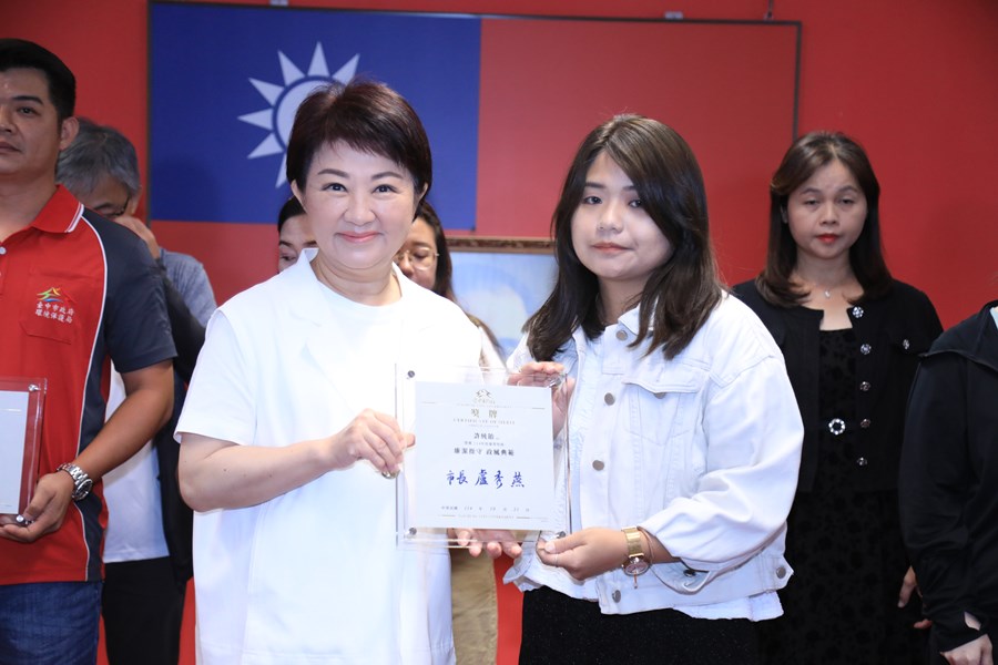 頒獎--臺中市政府114年度獎勵廉潔楷模表揚--社會局--許純飴