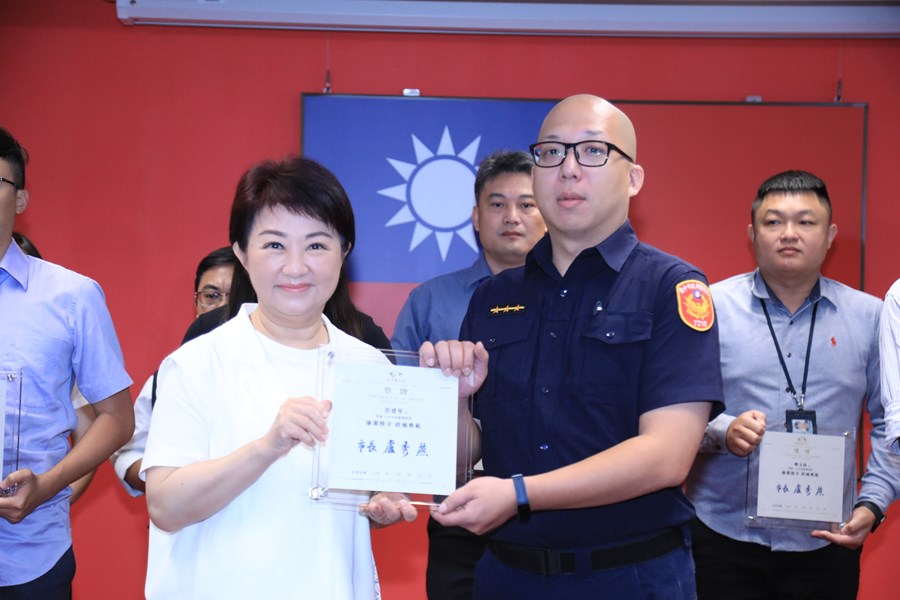 頒獎--臺中市政府114年度獎勵廉潔楷模表揚--警察局--彭建華