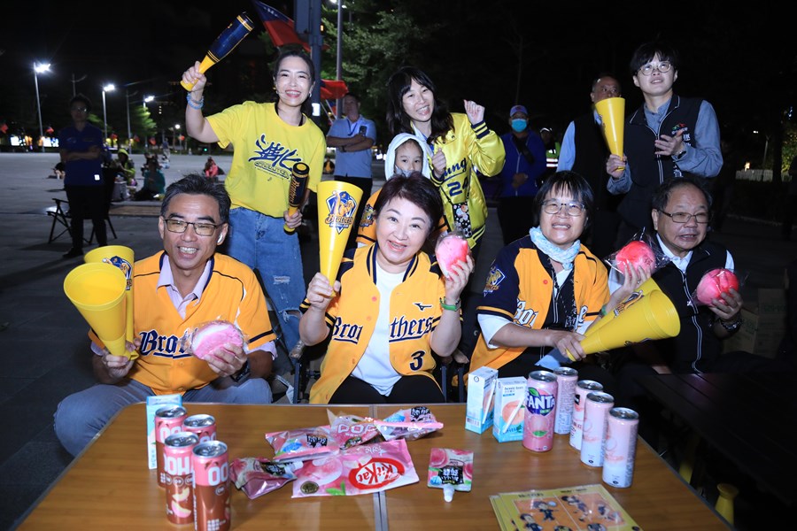 「中職36年冠軍賽」府前廣場直播--盧市長為中信兄弟應援加油---TSAI (1)
