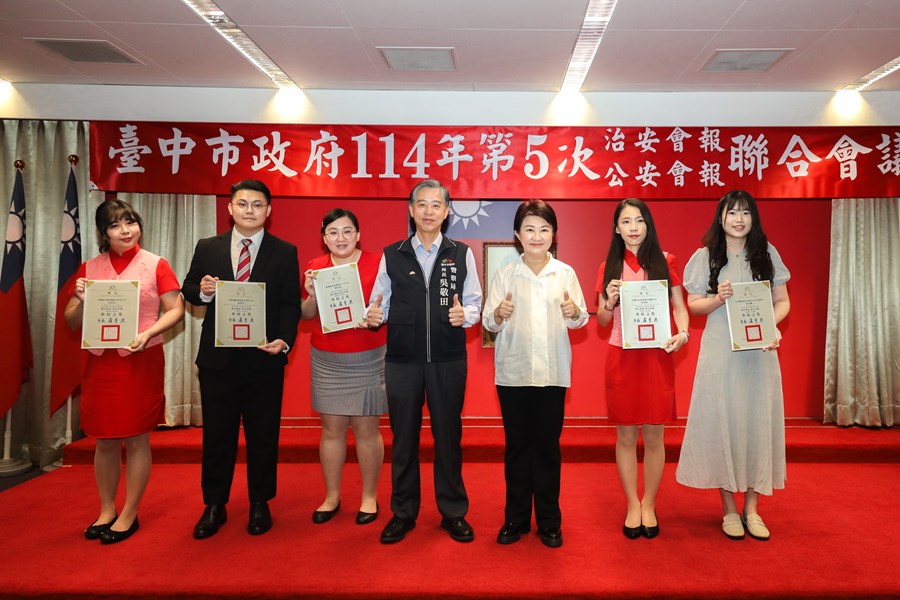 盧市長親自頒發感謝狀表揚成功阻詐的相關人員(3)