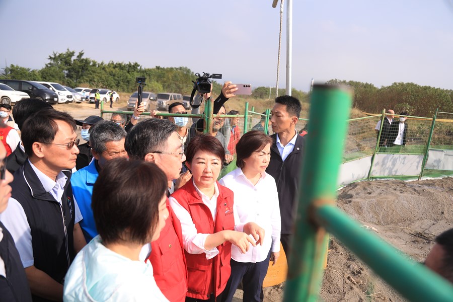 盧市長陪同卓院長視察南屯區文山垃圾掩埋場--TSAI (13)