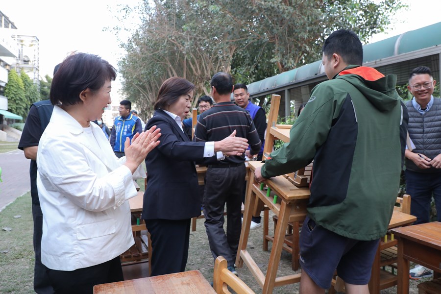 陪你長大~木製課桌椅環保再利用學生領用活動