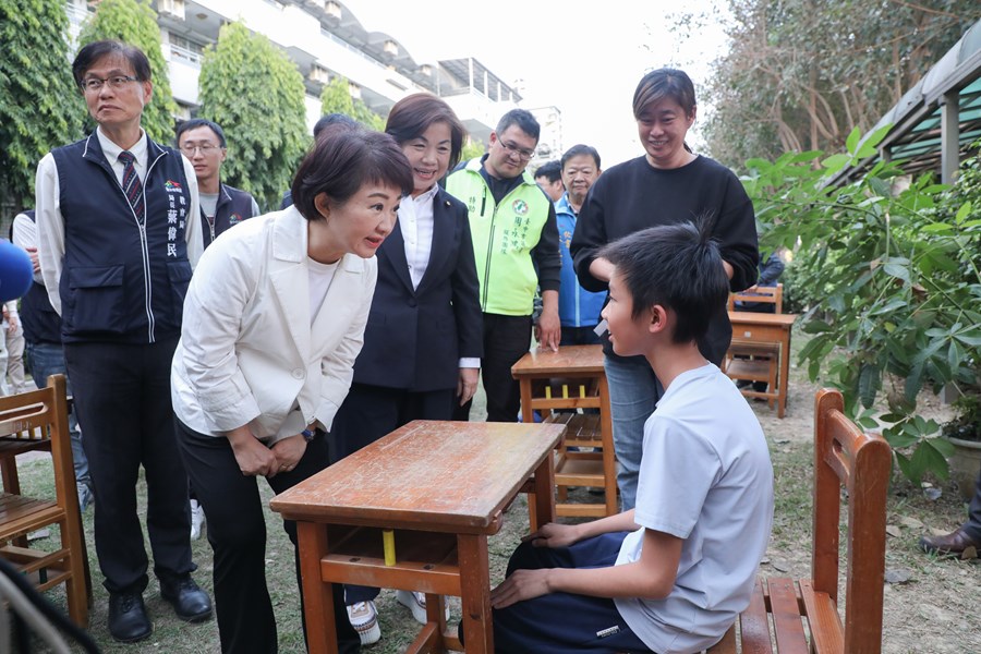 陪你長大~木製課桌椅環保再利用學生領用活動