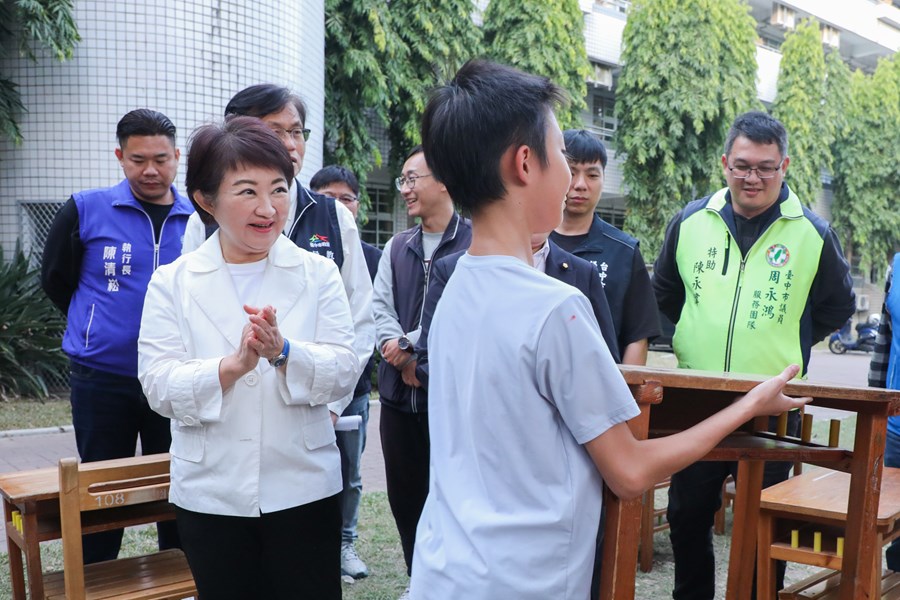 陪你長大~木製課桌椅環保再利用學生領用活動