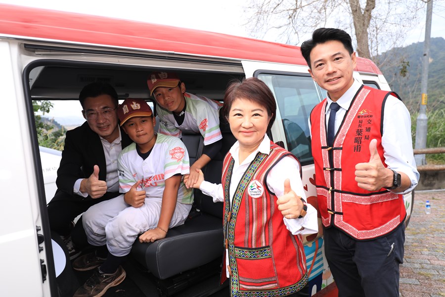 盧市長視察自達幸福巴士--TSAI (1)