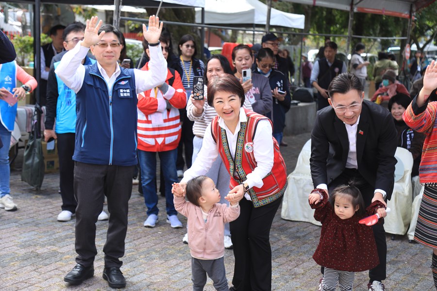 盧市長視察自達幸福巴士--TSAI (21)