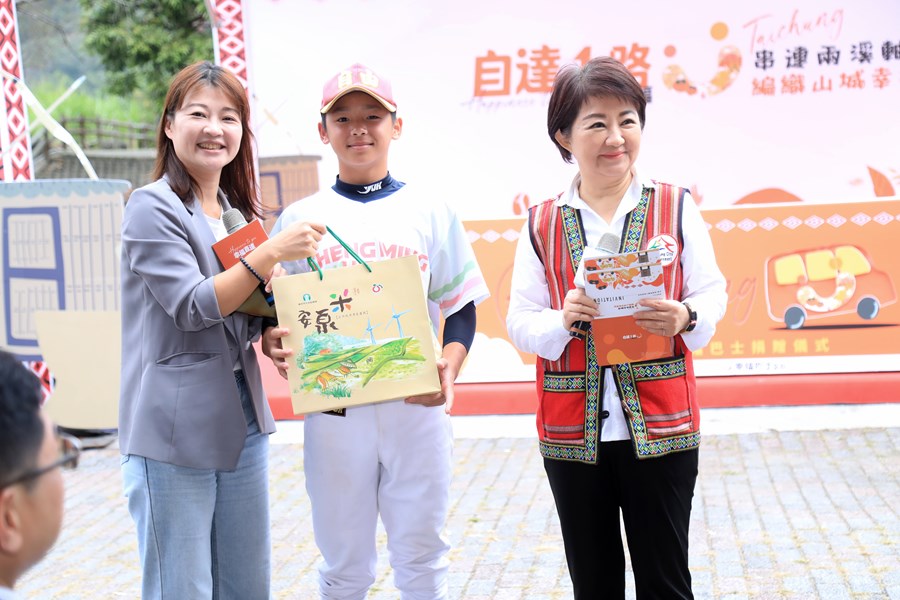 盧市長視察自達幸福巴士--TSAI (30)