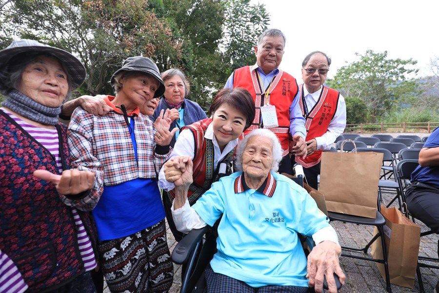 盧市長視察自達幸福巴士--TSAI (10)