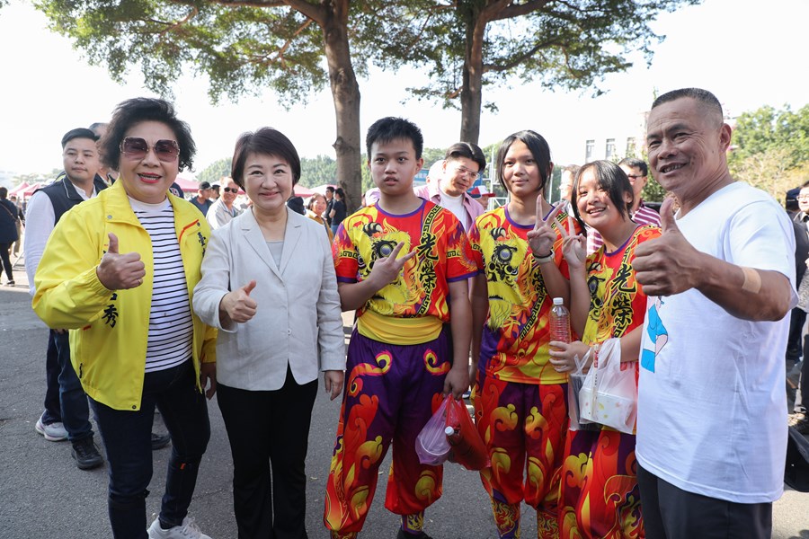 大里區農會創立105年周年慶暨青農農產品推廣行銷活動暨復康巴士捐贈儀式