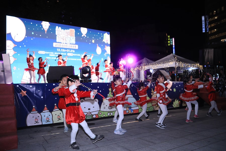 「2025台中耶誕嘉年華」開幕點燈記者會--TSAI (2)