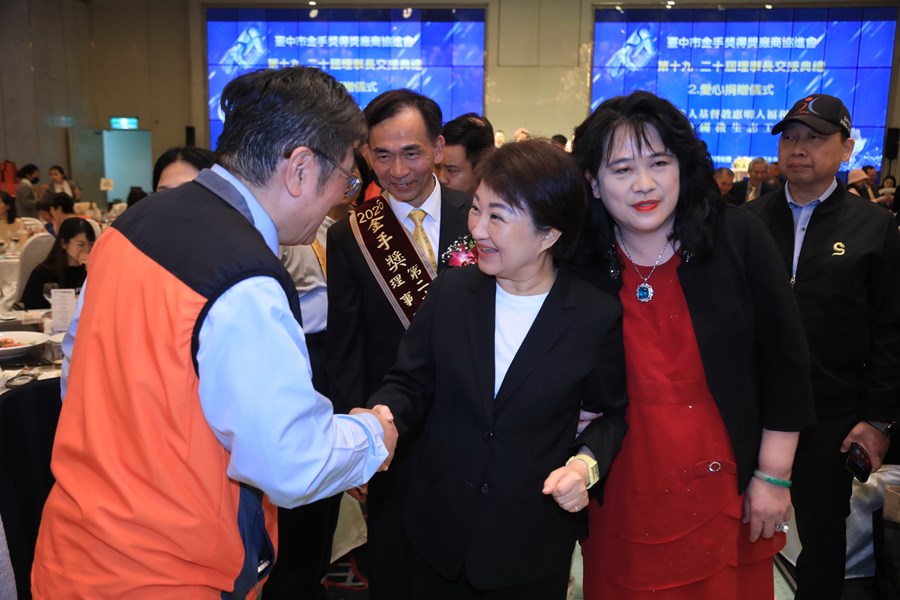 台中市金手獎得獎廠商協進會第十九、二十屆理事長交接典禮--TSAI (10)