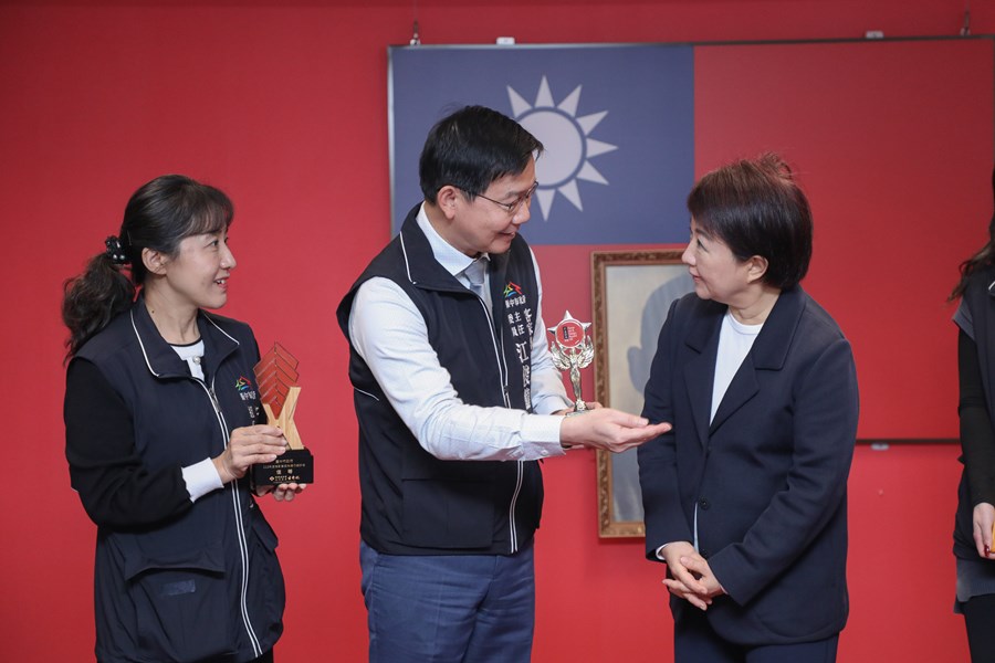 表揚客委會榮獲2025英國Future Art & Design Award–金獎以及113年度推動客語為通行語執行成效評核–佳等獎