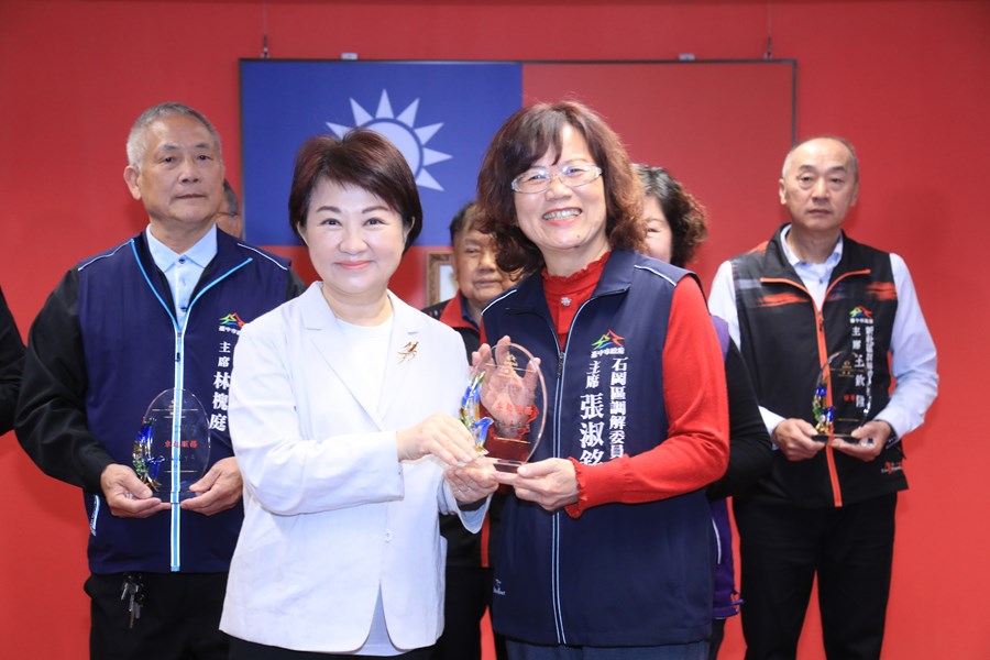 表揚113年度臺中市績優區公所調解委員會--卓越服務--石岡區公所--張淑銘主席