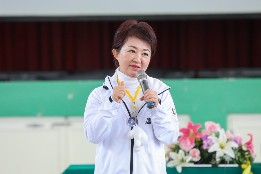 視察大甲區大甲國小禮堂拆除重建及宣布「台中尚泳」游泳池共構