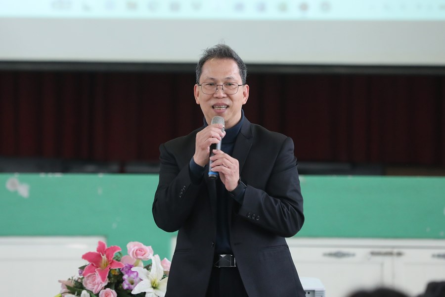 視察大甲區大甲國小禮堂拆除重建及宣布「台中尚泳」游泳池共構