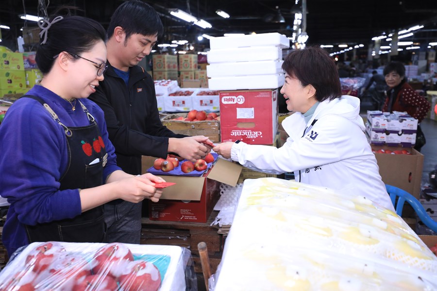 盧市長春節前視察果菜批發市場--TSAI (8)